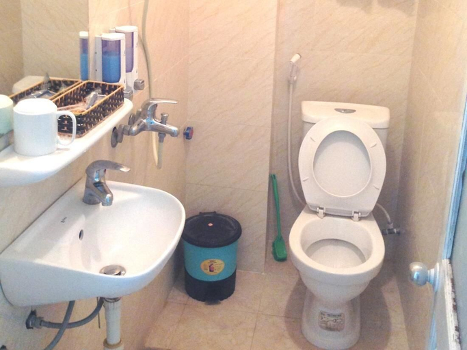 Bathroom 5, New Hotel III, Ba Đình