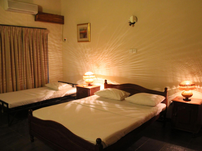 Bedroom 2, Eagle's Wings Guest House, Palugaswewa