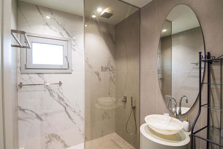Bathroom 5, IO Luxury Pool & Hot Tub Suites, Epirus