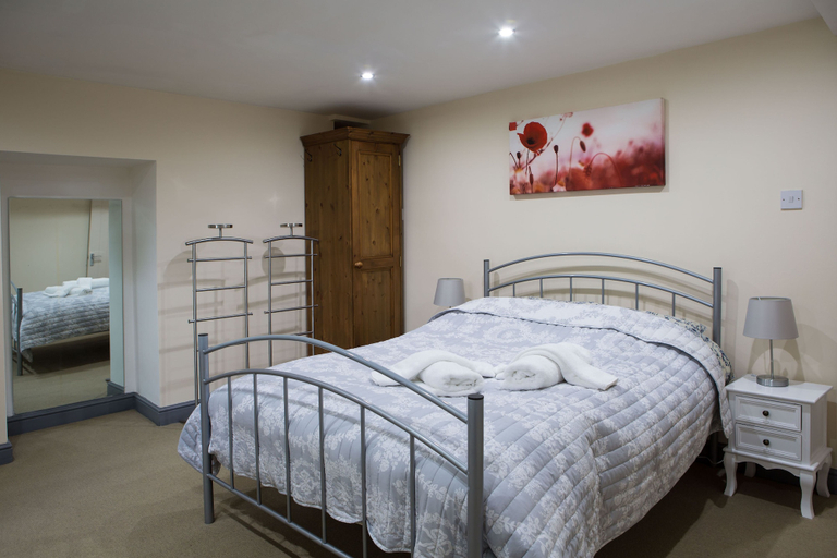 Bedroom 3, The Old Inn, Kirklees
