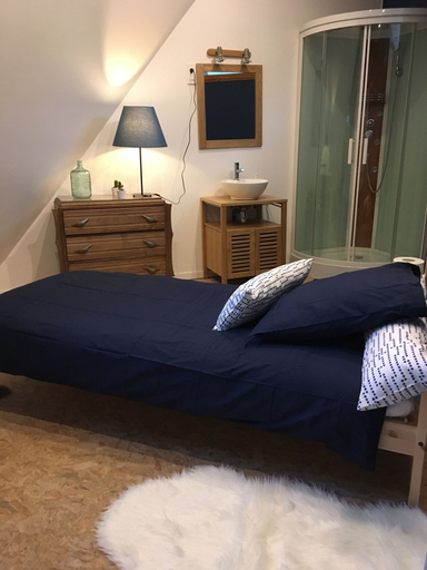 Bedroom 2, Le Pigeonnier, Nord