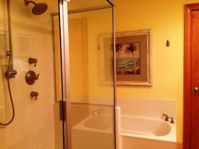 Bathroom 4, The Gardens at Beachside Colony, Chatham
