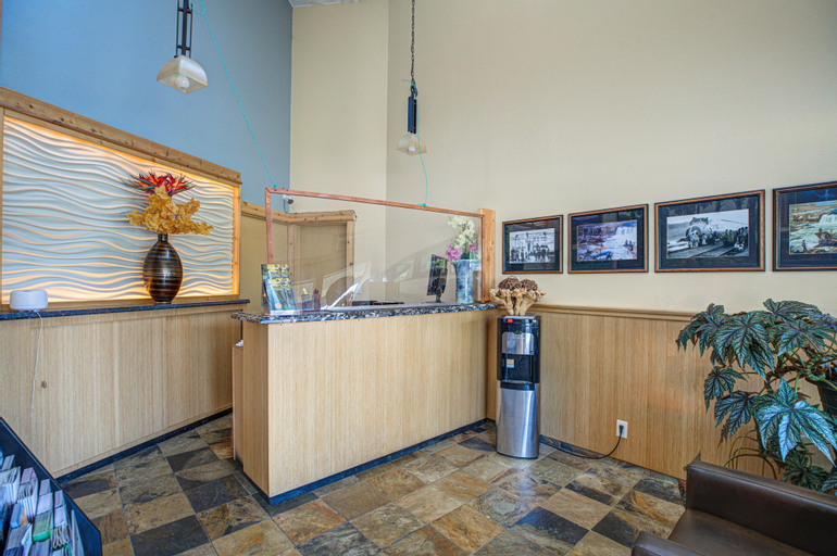 Public Area, Columbia Gorge Inn, Hood River