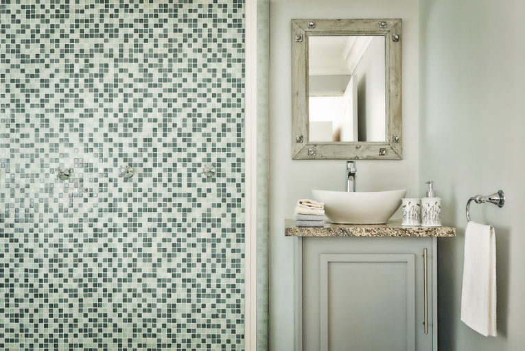 Bathroom, Upper House, Thabo Mofutsanyane