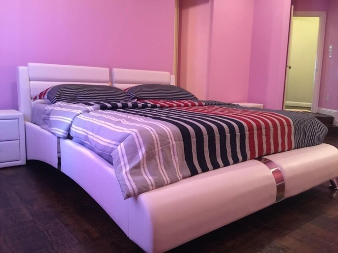 Bedroom 2, Single Family Home in Dallas, Irving