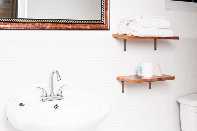 Bathroom 3, Airport Beach Hotel