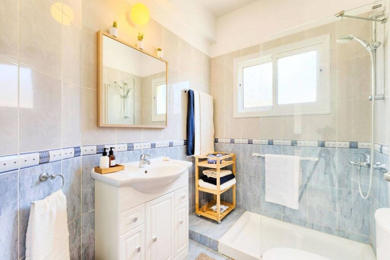 Bathroom, Villa Hadi