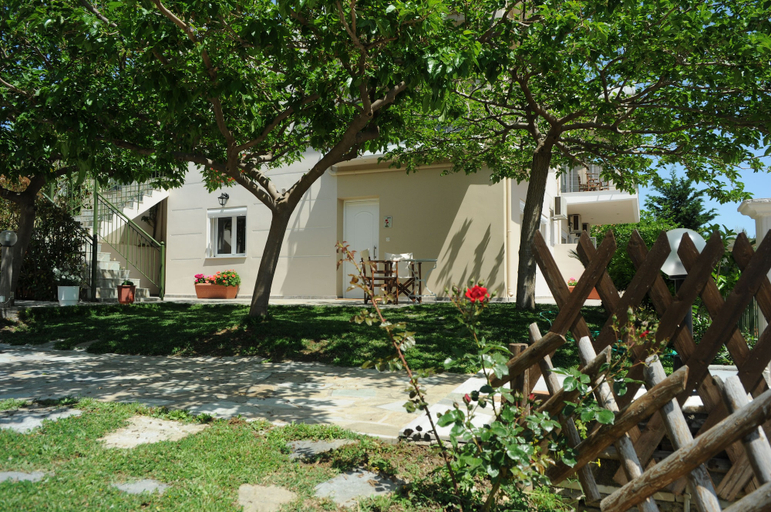 Exterior & Views 2, Triantafilia Guesthouse, Central Greece