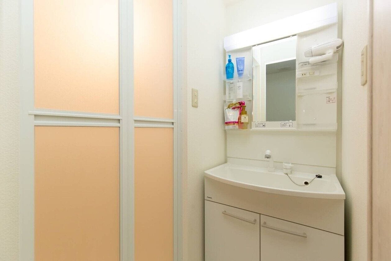 Bathroom 2, Guesthouse Daikokucho Ekimae, Osaka