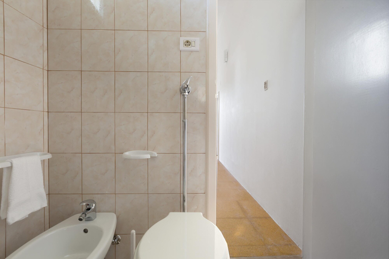 Bathroom 5, 858 La Giara, Lecce