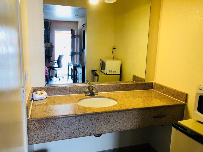 Bathroom 5, Bayshore Inn, Santa Clara