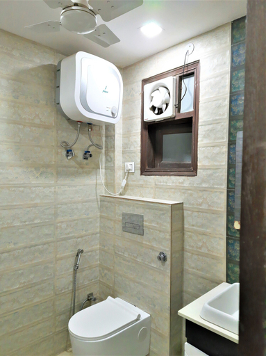 Bathroom 3, Hotel Le Heritage, Delhi