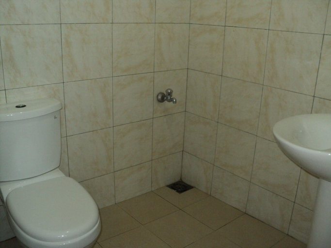 Bathroom 4, White Sand Beach Inn, Kuchchaveli