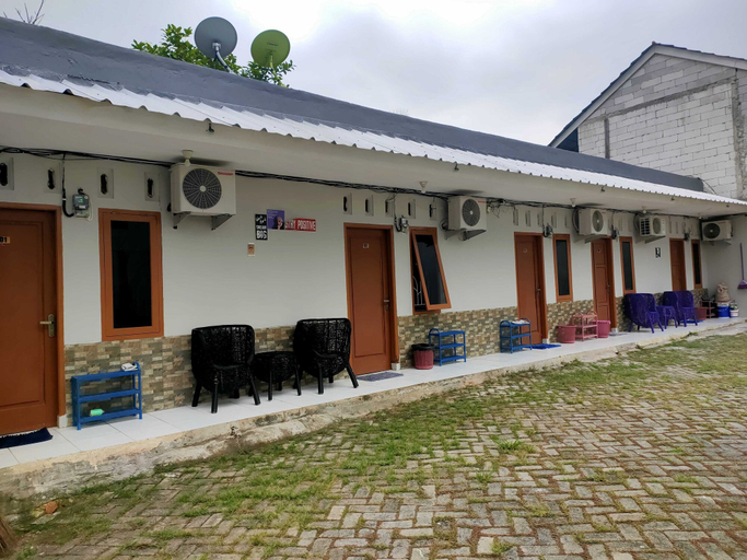 Exterior & Views, EXPRESS O 91277 Atiq Homestay Syariah, Serang