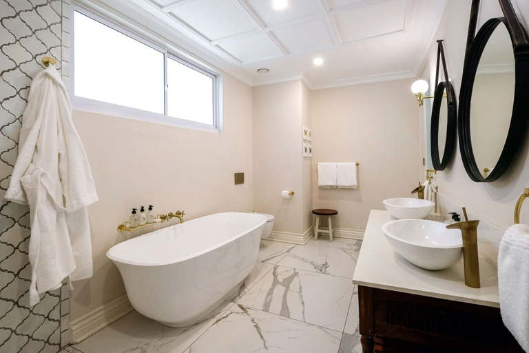 Bathroom 5, Palm River Hotel, Hwange
