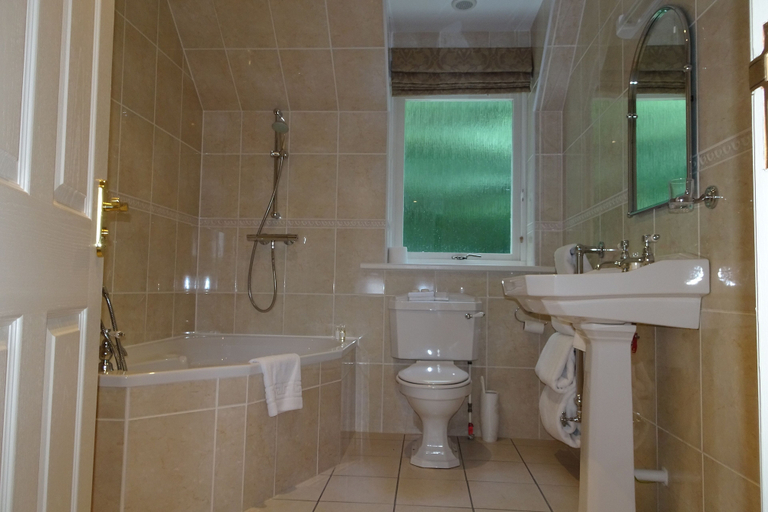Bathroom 3, Loch Ness Lodge, Highland