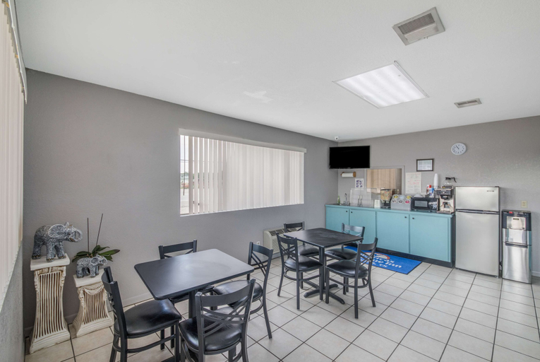 Others 5, Americas Best Value Inn Giddings, Lee