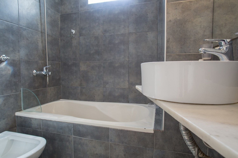 Bathroom 4, Billinghurst by Be Local Argentina, Distrito Federal