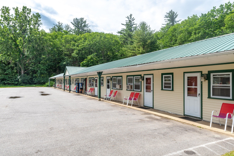 Exterior & Views 2, Perry's Motel and Cottages, Carroll