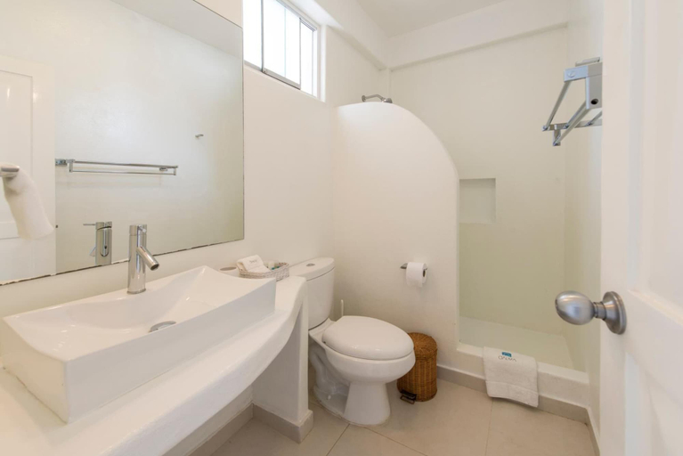 Bathroom, Qalma Punta Sal, Contralmirante Villar