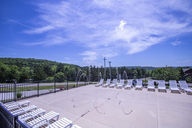 Sport & Beauty, Cedar Crest Lodge, Taney
