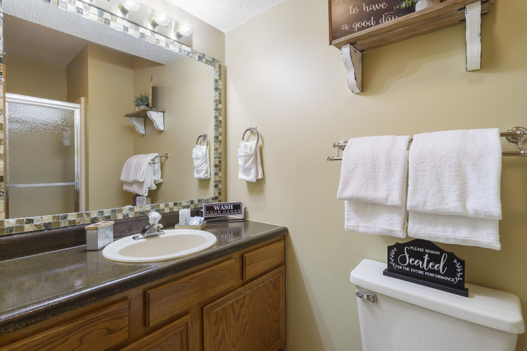 Bathroom 4, The Circle Retreat Duo, Stone