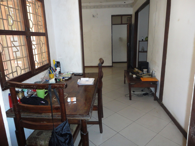 Others 5, Don's Place, Kinondoni