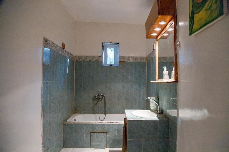 Bathroom 3, Saly International House, Mbour