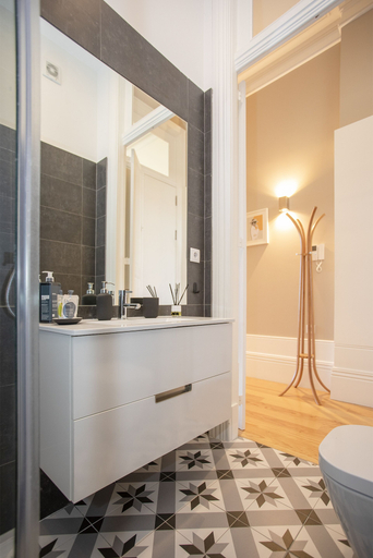 Bathroom 4, Liiiving - Balcony Design Apartment, Porto