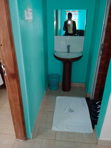 Bathroom 3, Koru Country Club, Muhoroni