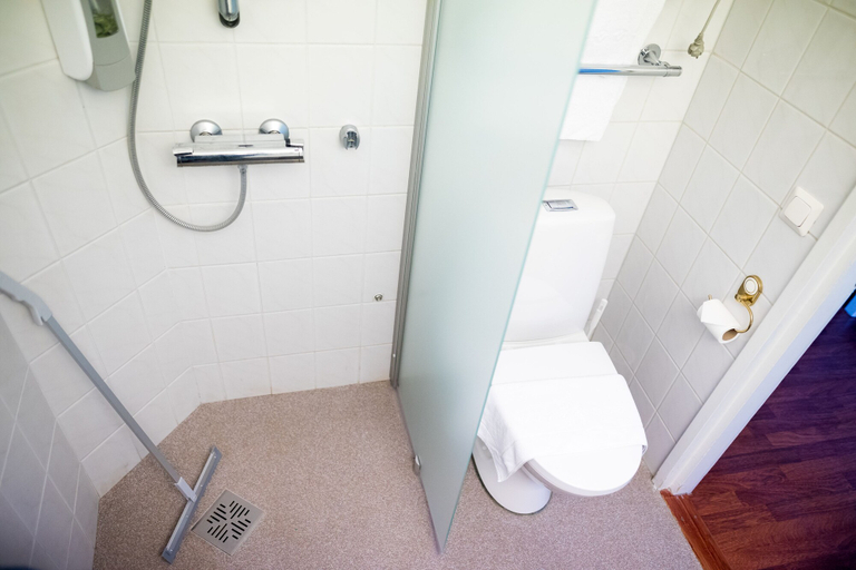 Bathroom 5, Hotel Sorsanpesä, Southern Ostrobothnia