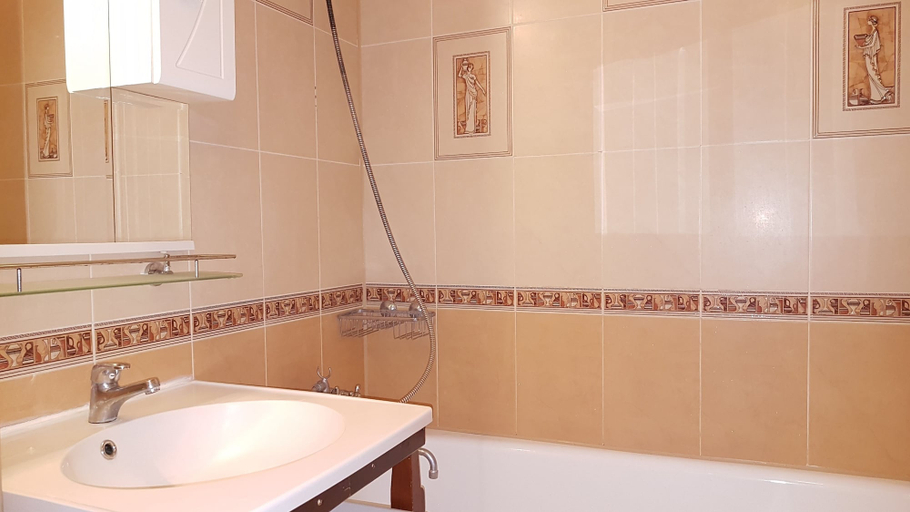 Bathroom, DeLuxe Apartment Dmitriya Ulianova, South-Western