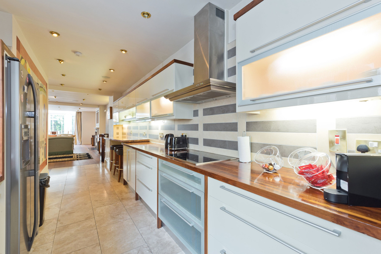 Others 4, The Brendan Gleeson Suite - hiphipstay, Dublin
