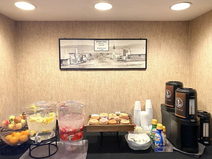 Food & Drinks 4, The George Dawson Inn & Conference Centre, Peace River