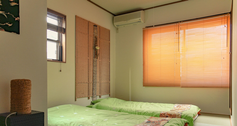 Bedroom 3, Villa Traditional Designer House Shin Itabashi, Itabashi