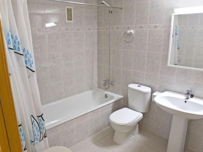 Bathroom, Apartamentos Ses Illes 24, Girona