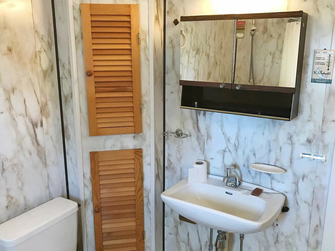 Bathroom 4, 6 Person Holiday Home in Bakkasund, Austevoll