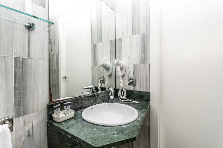 Bathroom 4, SM Hotel Turissa, Girona