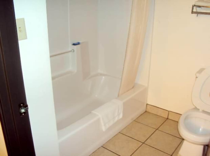 Bathroom 4, Texas Inn & Suites, Angelina
