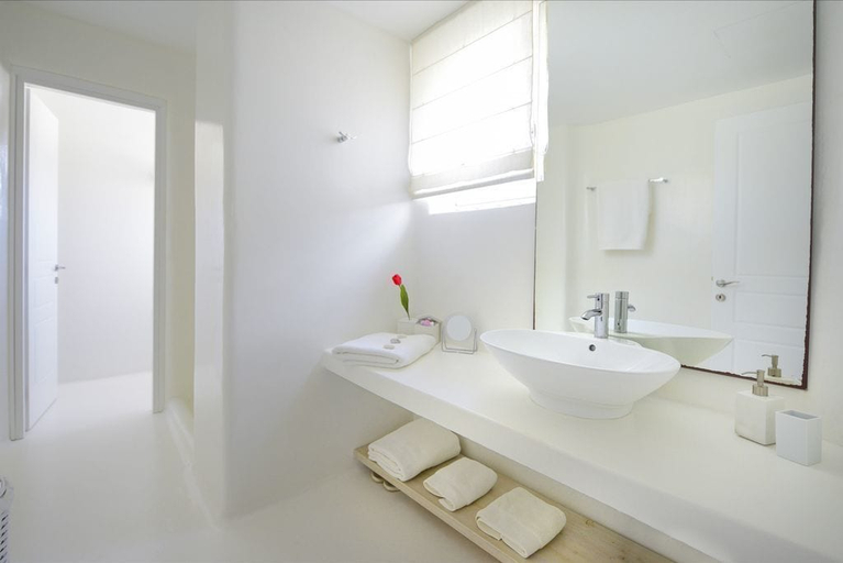 Bathroom 4, Luxurious 7 Bedroom Villa in Fokos Beach, South Aegean