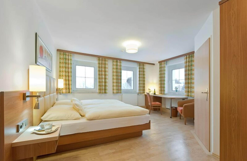 Bedroom 3, Hotel Sonnenhof, Vöcklabruck
