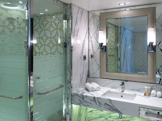 Bathroom 5, Sunborn Gibraltar Yacht Hotel Resort, Gibraltar