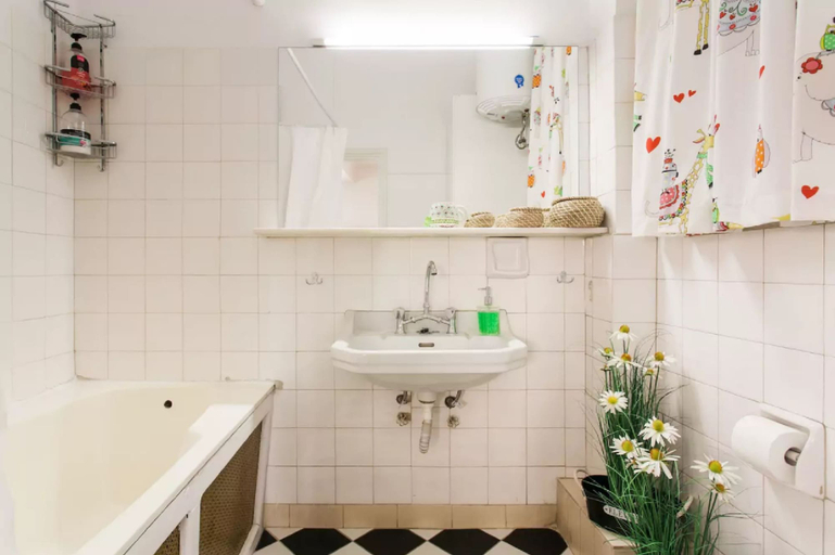 Bathroom, Nephiria's Art House, Under the Acropolis, Attica