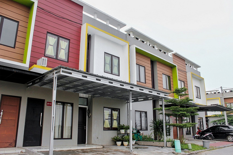 Exterior & Views 2, RedDoorz @ Galuh Mas, Karawang