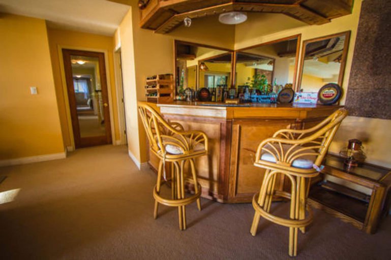 Food & Drinks, Rae Leigh Heights BnB, Capital