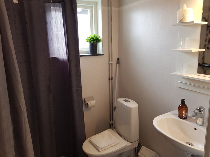 Bathroom 3, Hotel Vuollerim, Jokkmokk