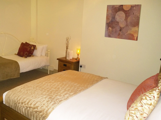 Bedroom 3, The Cross Keys Inn, Somerset