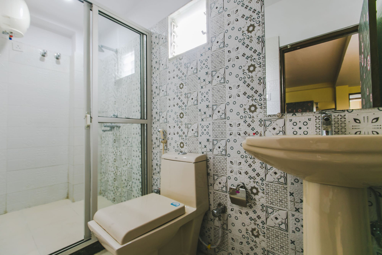 Bathroom 3, Hotel Platinum, Kolkata