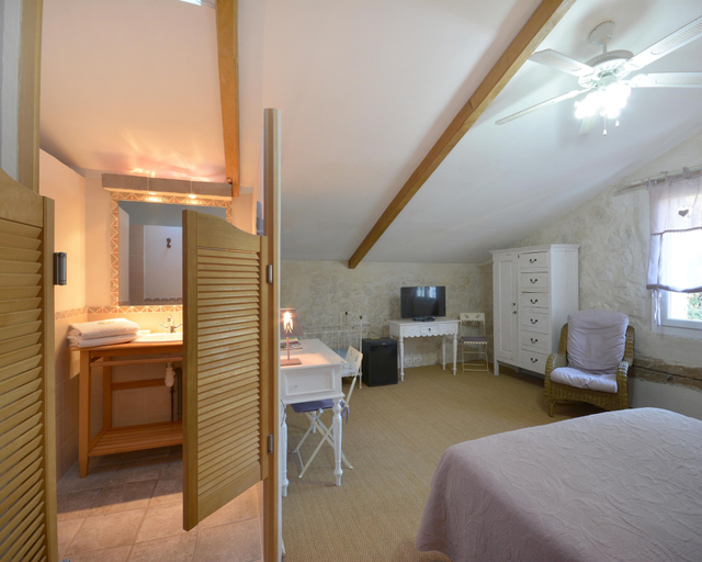 Bedroom 4, Clos St Pierre de Fraisse, Vaucluse