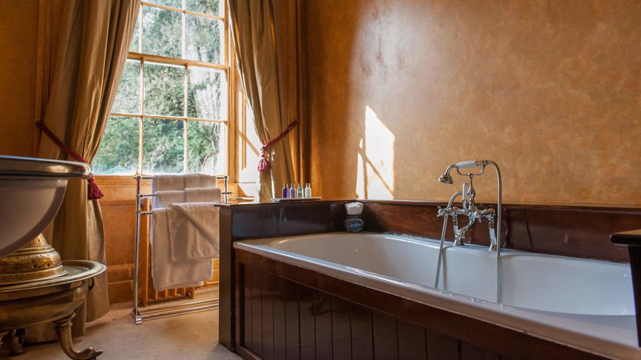 Bathroom 3, Ardanaiseig Hotel, Argyll and Bute